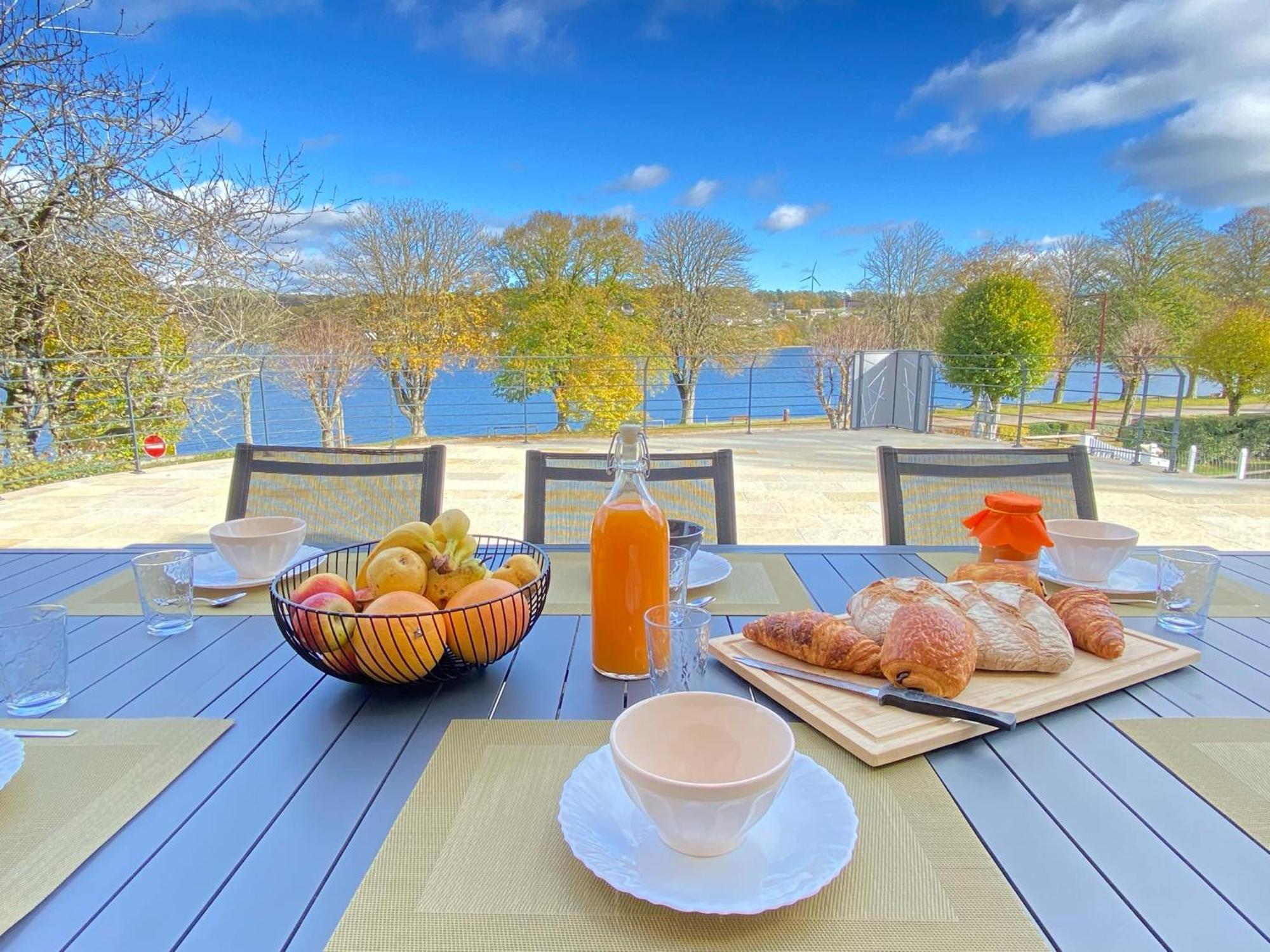 Villa Le Menhir 4 Ch Au Bord Du Lac Et Terrasse Villefranche-de-Panat Buitenkant foto